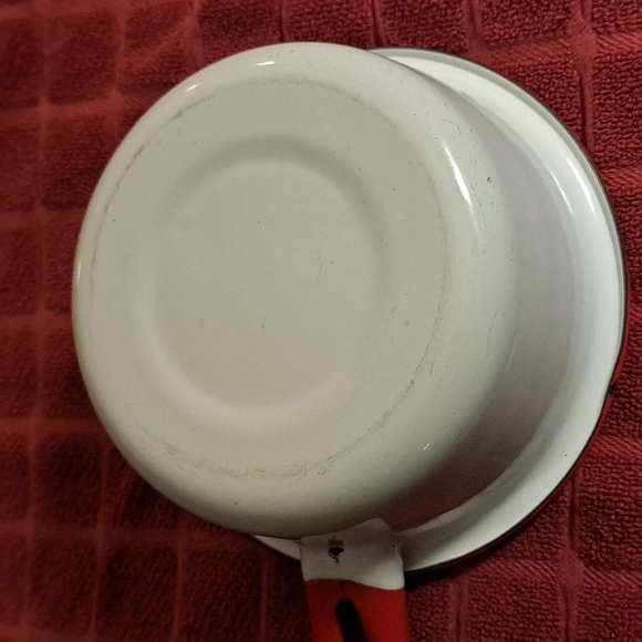 Pristine Vintage Enamelware Saucepan - Picture 3 of 5